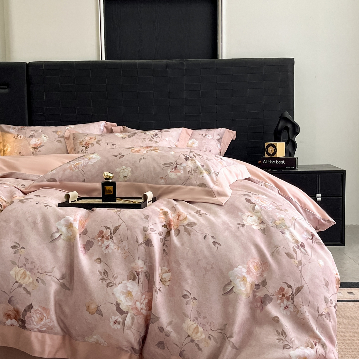 91家纺网 家纺一手货源 找家纺 慕晨 2025新款65%莱赛尔32%棉全棉磨毛数码印花宽边高级简奢款中高端四件套直播热款 絮语