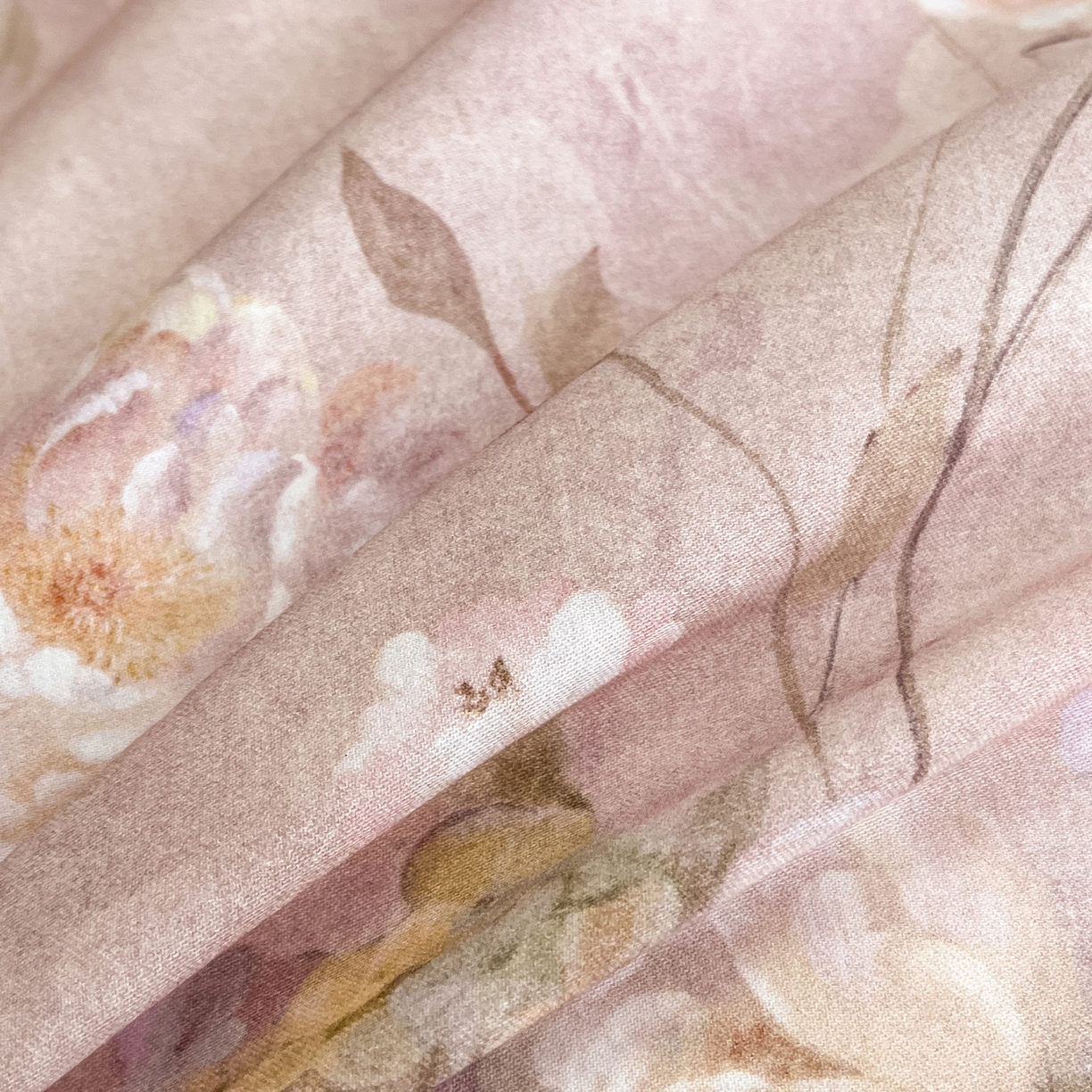 91家纺网 家纺一手货源 找家纺 慕晨 2025新款65%莱赛尔32%棉全棉磨毛数码印花宽边高级简奢款中高端四件套直播热款 絮语