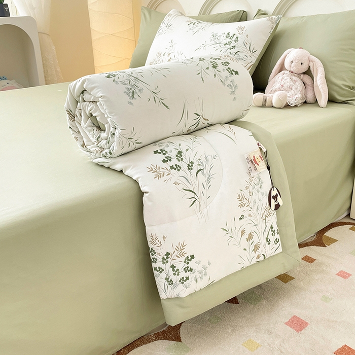 91家纺网 家纺一手货源 找家纺 梵克保罗 2025新款全棉夏被碎花卡通小清新简约纯棉夏凉被夏被四件套三件套 风铃草