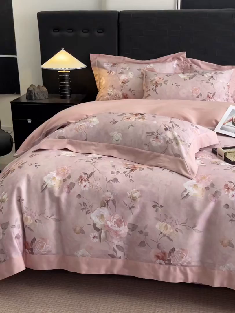 91家纺网 家纺一手货源 找家纺 慕晨 2025新款65%莱赛尔32%棉全棉磨毛数码印花宽边高级简奢款中高端四件套直播热款 絮语