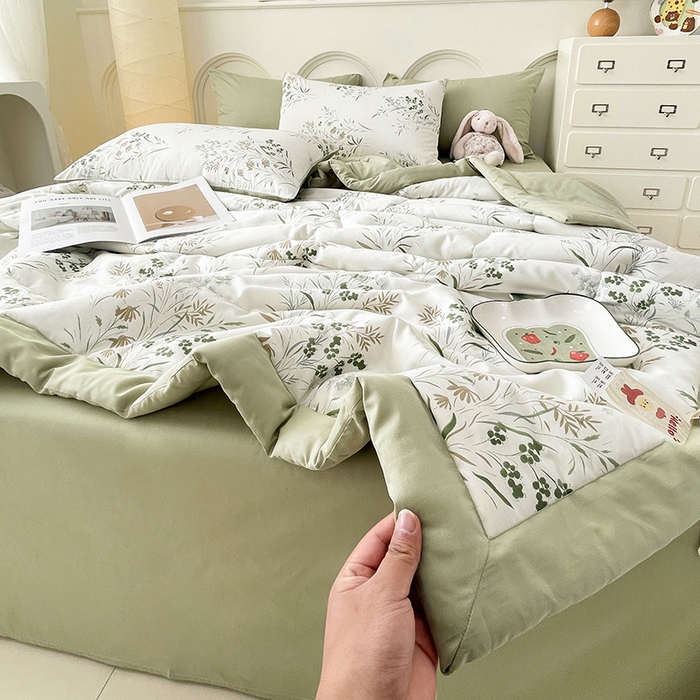 91家纺网 家纺一手货源 找家纺 梵克保罗 2025新款全棉夏被碎花卡通小清新简约纯棉夏凉被夏被四件套三件套 风铃草