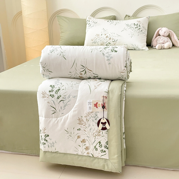 91家纺网 家纺一手货源 找家纺 梵克保罗 2025新款全棉夏被碎花卡通小清新简约纯棉夏凉被夏被四件套三件套 风铃草