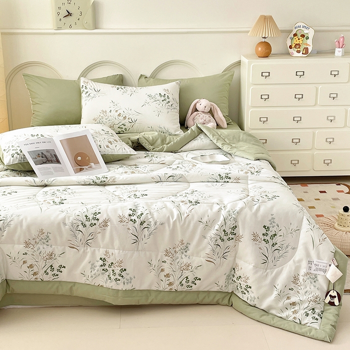 91家纺网 家纺一手货源 找家纺 梵克保罗 2025新款全棉夏被碎花卡通小清新简约纯棉夏凉被夏被四件套三件套 风铃草