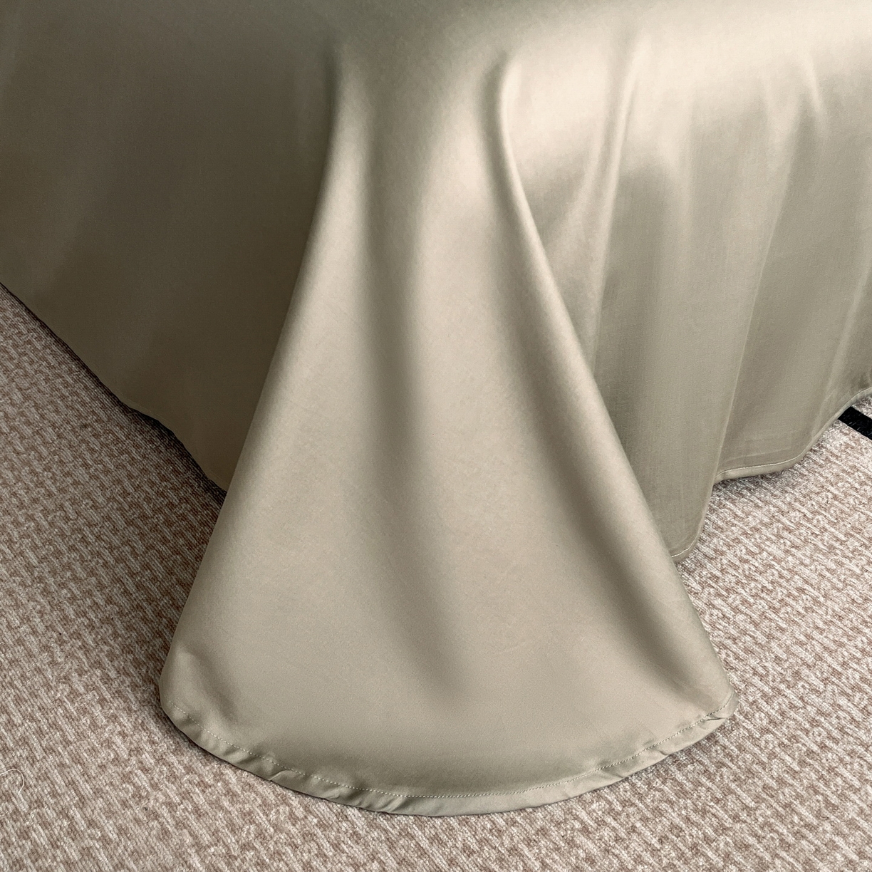 91家纺网 家纺一手货源 找家纺 慕晨 2025新款65%莱赛尔32%棉全棉磨毛数码印花宽边高级简奢款中高端四件套直播热款 煦色