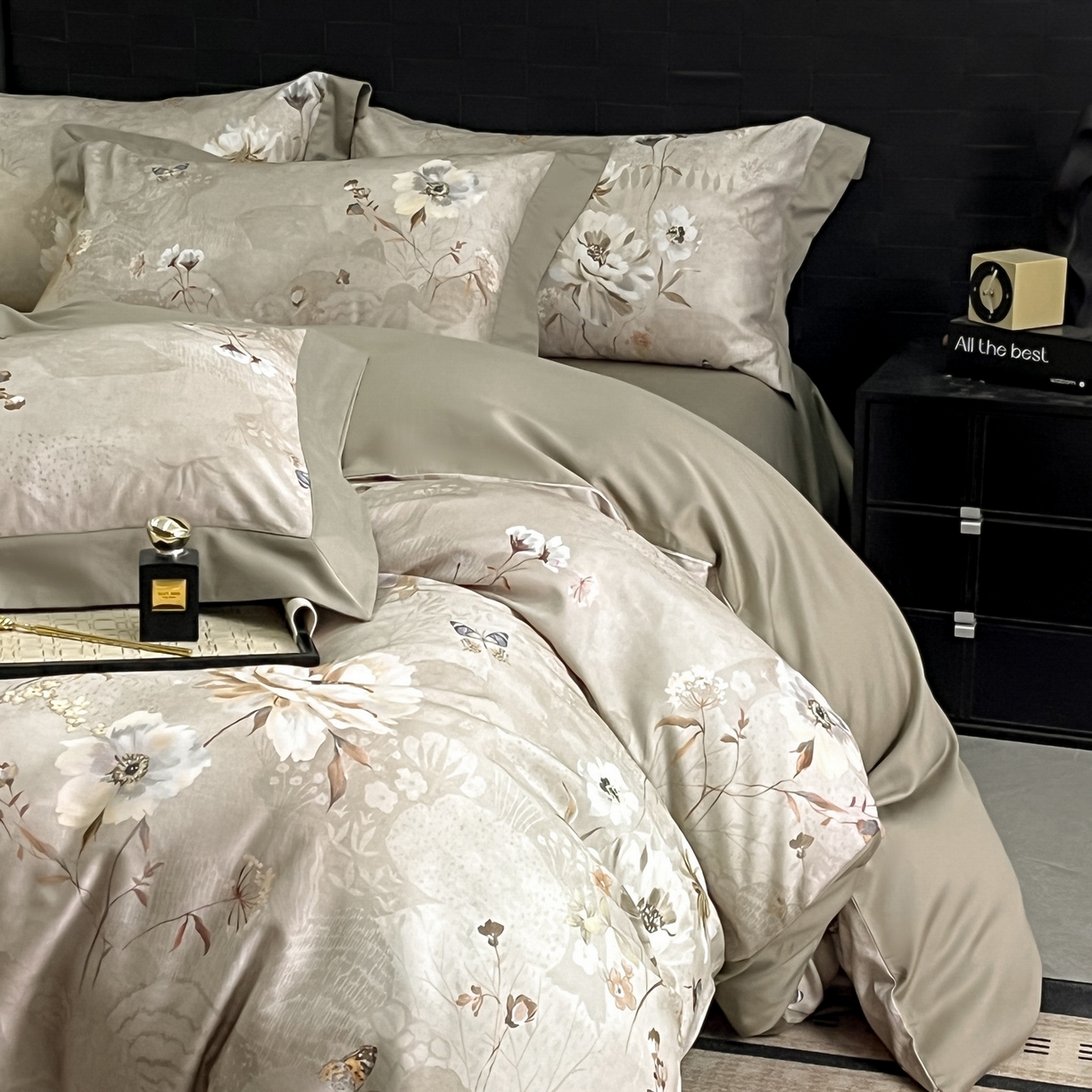 91家纺网 家纺一手货源 找家纺 慕晨 2025新款65%莱赛尔32%棉全棉磨毛数码印花宽边高级简奢款中高端四件套直播热款 煦色