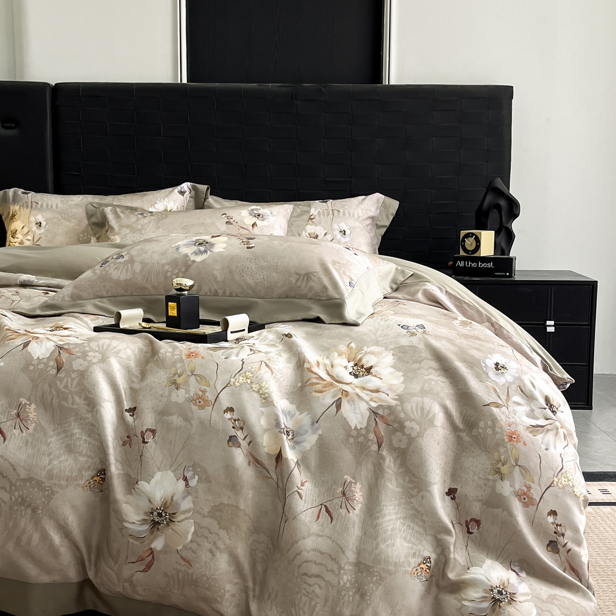 91家纺网 家纺一手货源 找家纺 慕晨 2025新款65%莱赛尔32%棉全棉磨毛数码印花宽边高级简奢款中高端四件套直播热款 煦色