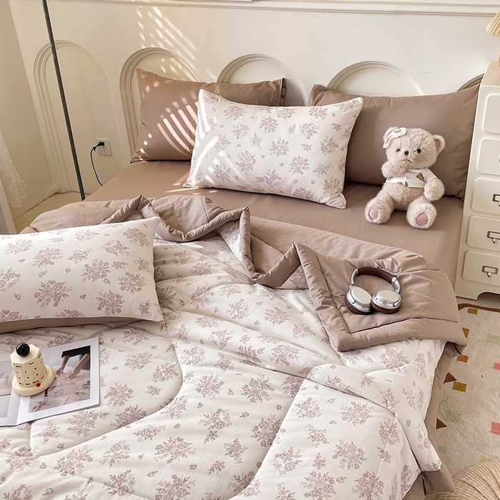 91家纺网 家纺一手货源 找家纺 梵克保罗 2025新款全棉夏被碎花卡通小清新简约纯棉夏凉被夏被四件套三件套 合金欢