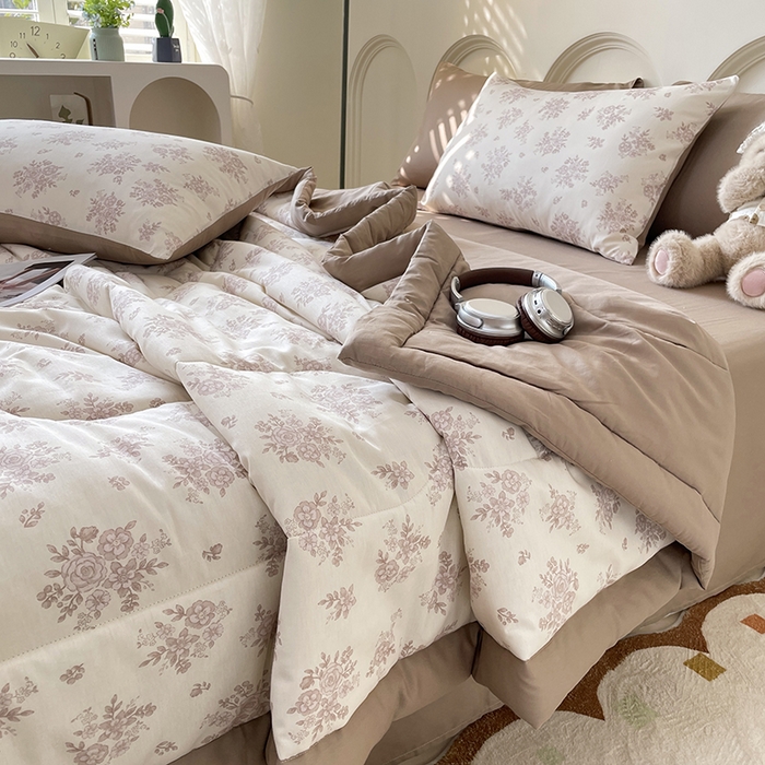 91家纺网 家纺一手货源 找家纺 梵克保罗 2025新款全棉夏被碎花卡通小清新简约纯棉夏凉被夏被四件套三件套 合金欢