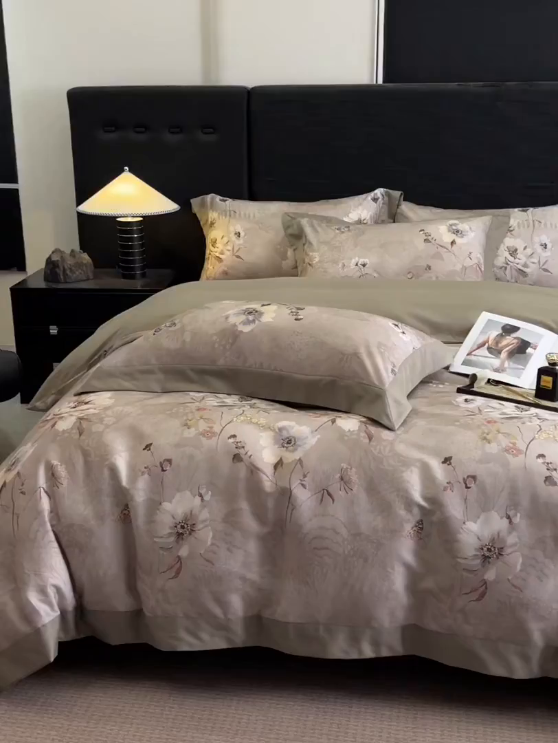 91家纺网 家纺一手货源 找家纺 慕晨 2025新款65%莱赛尔32%棉全棉磨毛数码印花宽边高级简奢款中高端四件套直播热款 煦色