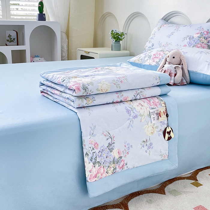 91家纺网 家纺一手货源 找家纺 梵克保罗 2025新款全棉夏被碎花卡通小清新简约纯棉夏凉被夏被四件套三件套 花团锦簇