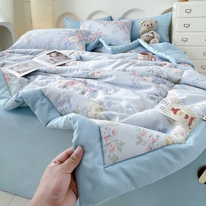 91家纺网 家纺一手货源 找家纺 梵克保罗 2025新款全棉夏被碎花卡通小清新简约纯棉夏凉被夏被四件套三件套 花团锦簇
