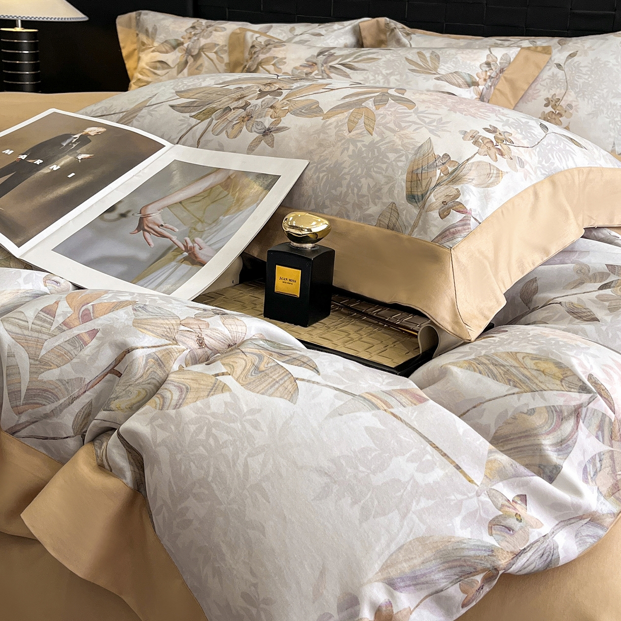 91家纺网 家纺一手货源 找家纺 慕晨 2025新款65%莱赛尔32%棉全棉磨毛数码印花宽边高级简奢款中高端四件套直播热款 砚禾