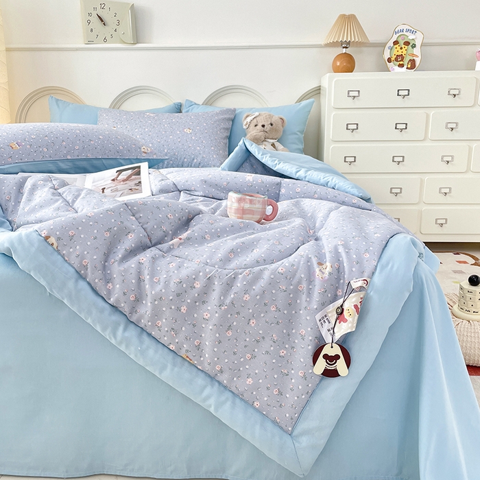 91家纺网 家纺一手货源 找家纺 梵克保罗 2025新款全棉夏被碎花卡通小清新简约纯棉夏凉被夏被四件套三件套 嘉兰