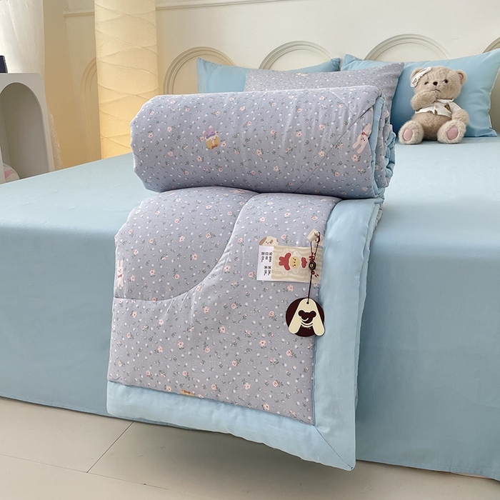 91家纺网 家纺一手货源 找家纺 梵克保罗 2025新款全棉夏被碎花卡通小清新简约纯棉夏凉被夏被四件套三件套 嘉兰