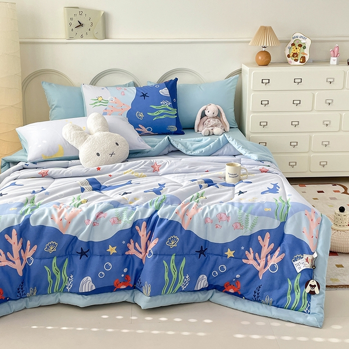 91家纺网 家纺一手货源 找家纺 梵克保罗 2025新款全棉夏被碎花卡通小清新简约纯棉夏凉被夏被四件套三件套 鲸鱼