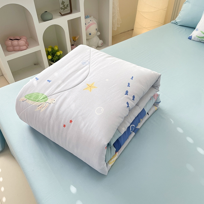 91家纺网 家纺一手货源 找家纺 梵克保罗 2025新款全棉夏被碎花卡通小清新简约纯棉夏凉被夏被四件套三件套 鲸鱼