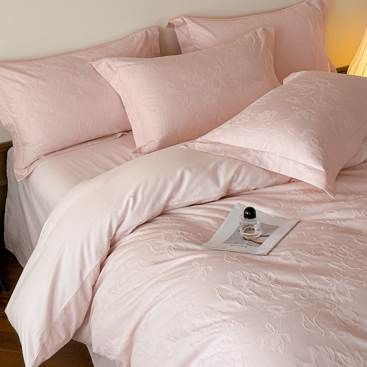 91家纺网 家纺一手货源 找家纺 慕晨 2025新款全棉提花磨毛四件套高级简奢款中高端4件套直播热款 雾芷-粉