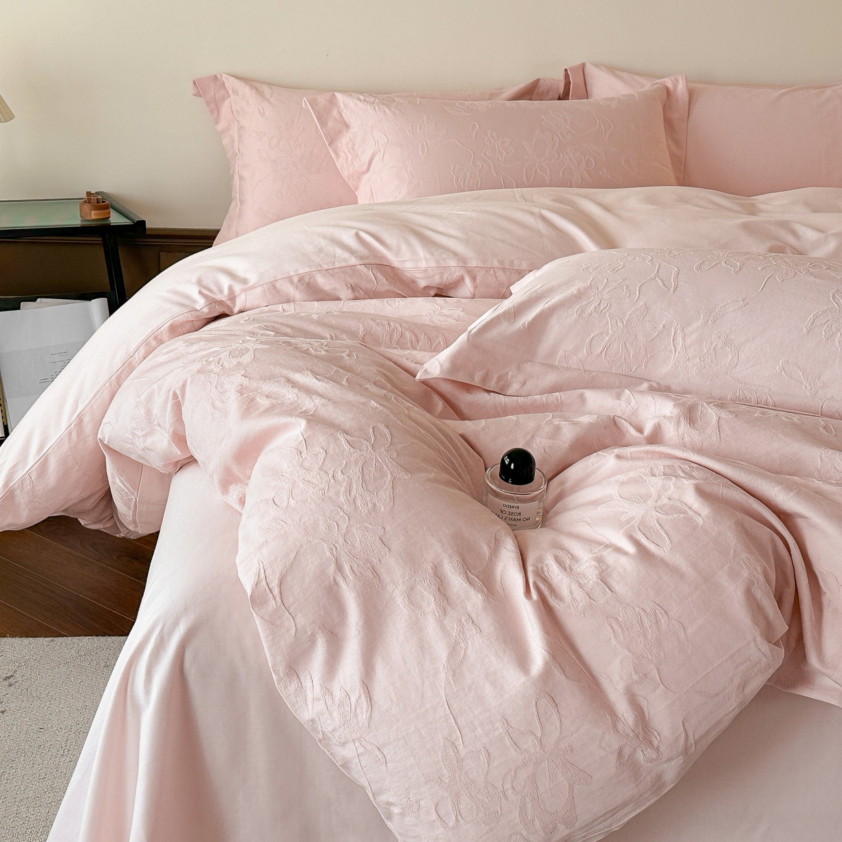 91家纺网 家纺一手货源 找家纺 慕晨 2025新款全棉提花磨毛四件套高级简奢款中高端4件套直播热款 雾芷-粉