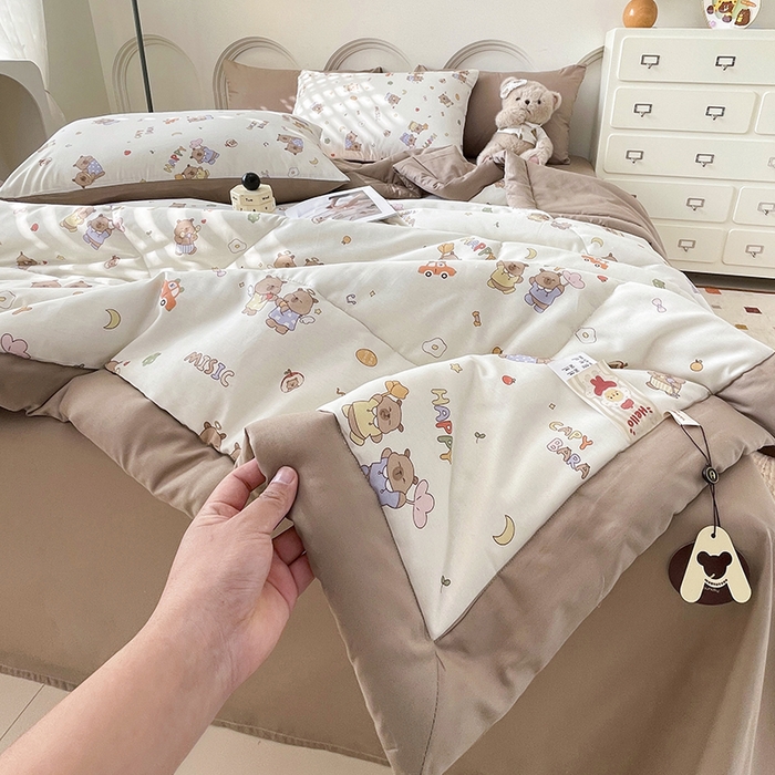 91家纺网 家纺一手货源 找家纺 梵克保罗 2025新款全棉夏被碎花卡通小清新简约纯棉夏凉被夏被四件套三件套 卡皮吧啦