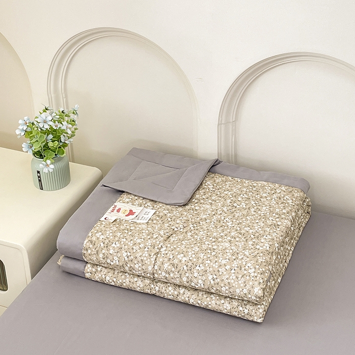 91家纺网 家纺一手货源 找家纺 梵克保罗 2025新款全棉夏被碎花卡通小清新简约纯棉夏凉被夏被四件套三件套 柳兰霞草