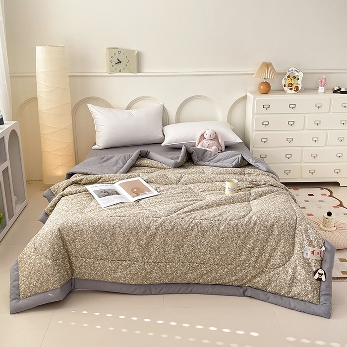 91家纺网 家纺一手货源 找家纺 梵克保罗 2025新款全棉夏被碎花卡通小清新简约纯棉夏凉被夏被四件套三件套 柳兰霞草