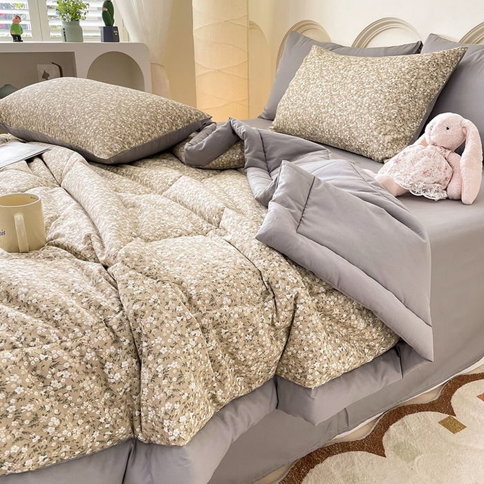 91家纺网 家纺一手货源 找家纺 梵克保罗 2025新款全棉夏被碎花卡通小清新简约纯棉夏凉被夏被四件套三件套 柳兰霞草