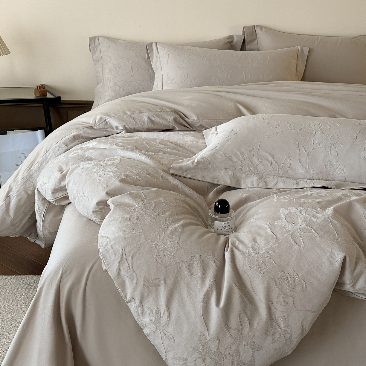 91家纺网 家纺一手货源 找家纺 慕晨 2025新款全棉提花磨毛四件套高级简奢款中高端4件套直播热款 雾芷-灰