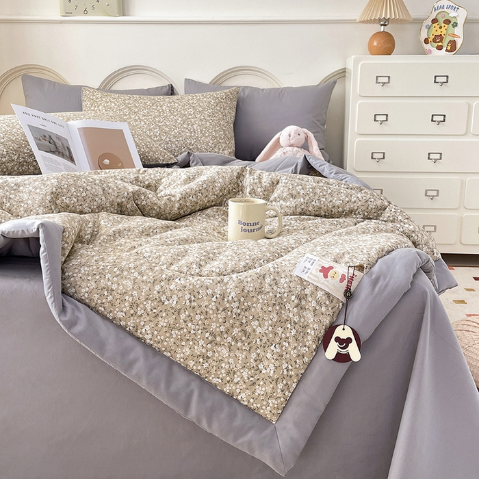 91家纺网 家纺一手货源 找家纺 梵克保罗 2025新款全棉夏被碎花卡通小清新简约纯棉夏凉被夏被四件套三件套 柳兰霞草