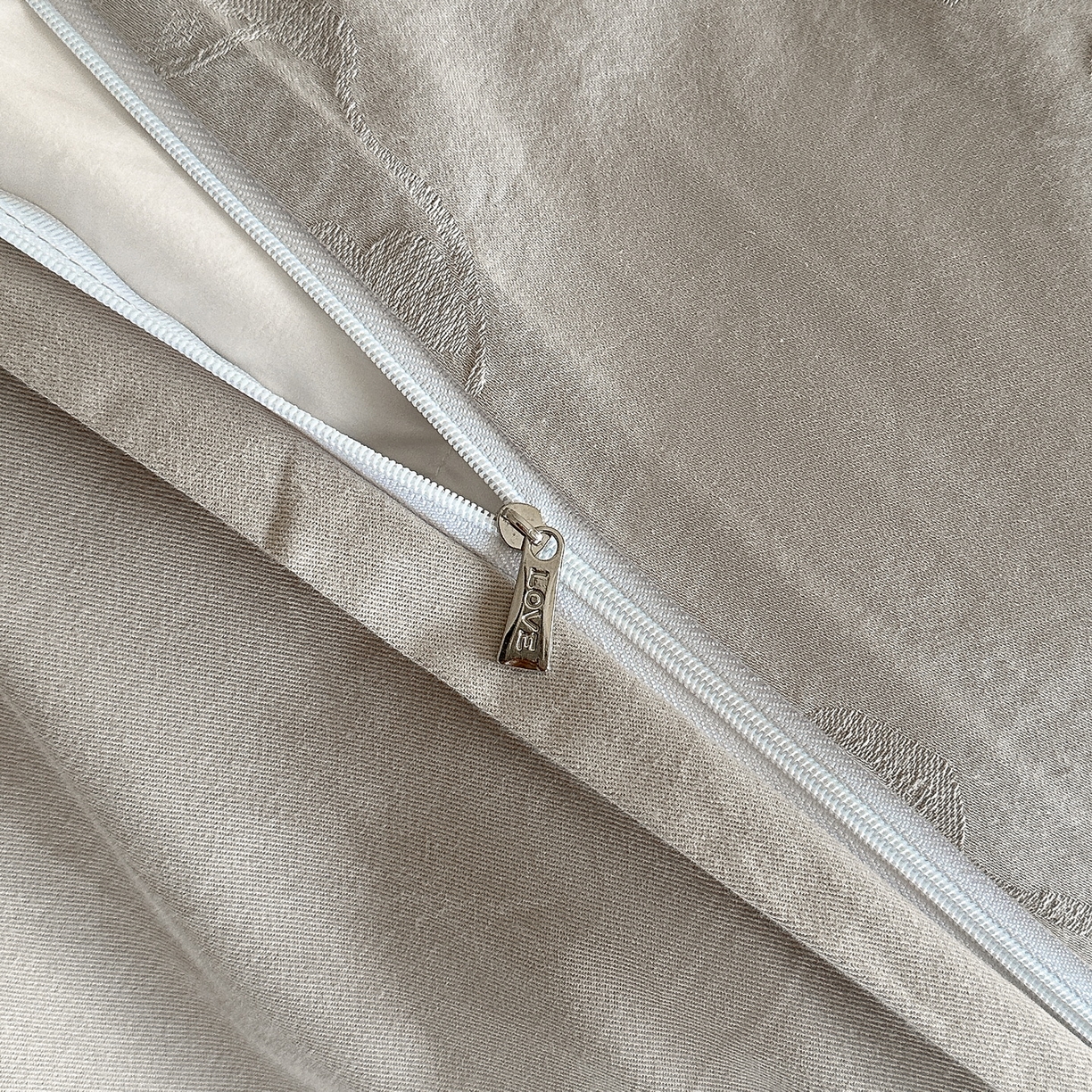 91家纺网 家纺一手货源 找家纺 慕晨 2025新款全棉提花磨毛四件套高级简奢款中高端4件套直播热款 雾芷-灰