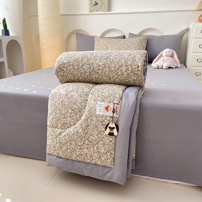 91家纺网 家纺一手货源 找家纺 梵克保罗 2025新款全棉夏被碎花卡通小清新简约纯棉夏凉被夏被四件套三件套 柳兰霞草