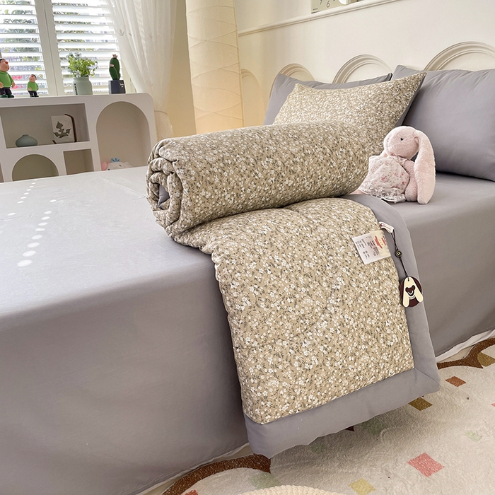 91家纺网 家纺一手货源 找家纺 梵克保罗 2025新款全棉夏被碎花卡通小清新简约纯棉夏凉被夏被四件套三件套 柳兰霞草