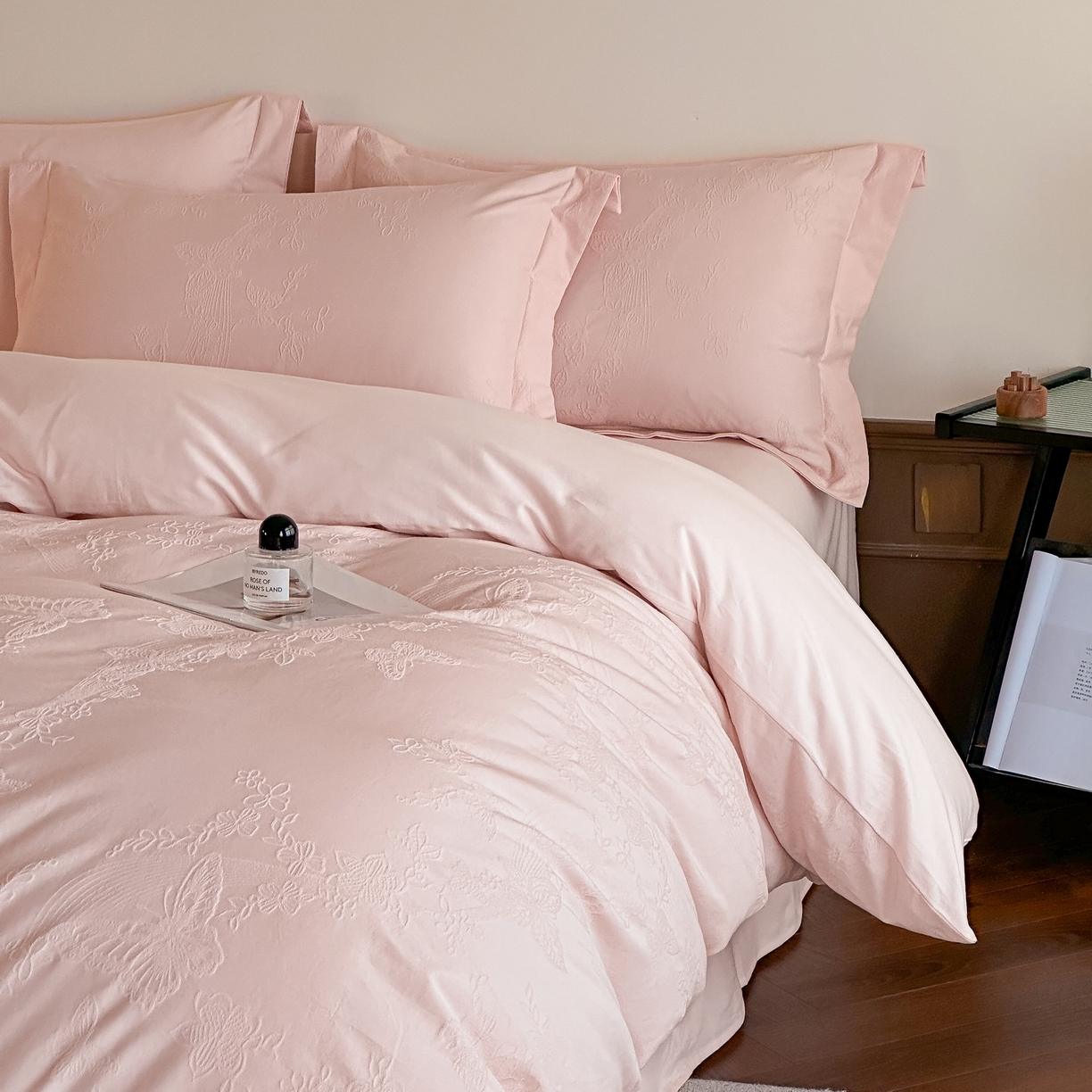 91家纺网 家纺一手货源 找家纺 慕晨 2025新款全棉提花磨毛四件套高级简奢款中高端4件套直播热款 茧柔