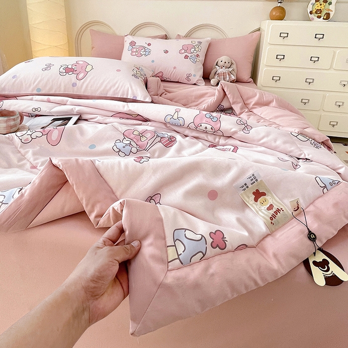 91家纺网 家纺一手货源 找家纺 梵克保罗 2025新款全棉夏被碎花卡通小清新简约纯棉夏凉被夏被四件套三件套 美乐乐蒂