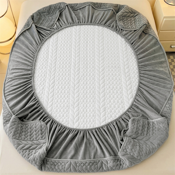 91家纺网 家纺一手货源 找家纺 梦舒羽 2025新款牛奶绒夹棉床笠床单床盖床护垫保护罩三件套花边枕套-轻奢 轻奢款-星辰灰