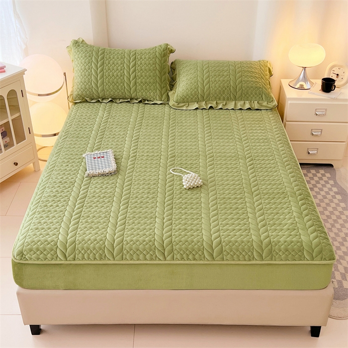 91家纺网 家纺一手货源 找家纺 梦舒羽 2025新款牛奶绒夹棉床笠床单床盖床护垫保护罩三件套花边枕套-轻奢 轻奢款-果绿