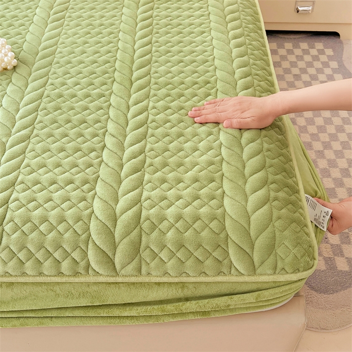 91家纺网 家纺一手货源 找家纺 梦舒羽 2025新款牛奶绒夹棉床笠床单床盖床护垫保护罩三件套花边枕套-轻奢 轻奢款-果绿