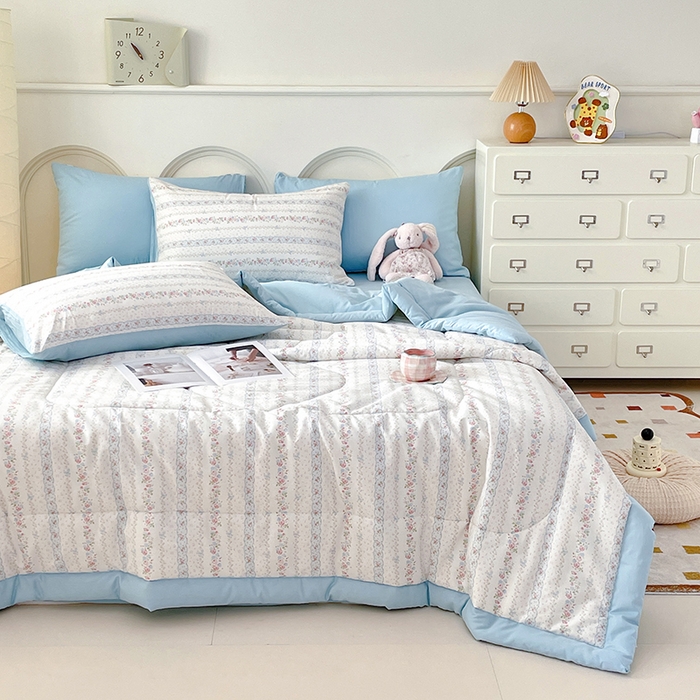 91家纺网 家纺一手货源 找家纺 梵克保罗 2025新款全棉夏被碎花卡通小清新简约纯棉夏凉被夏被四件套三件套 水苏花条纹