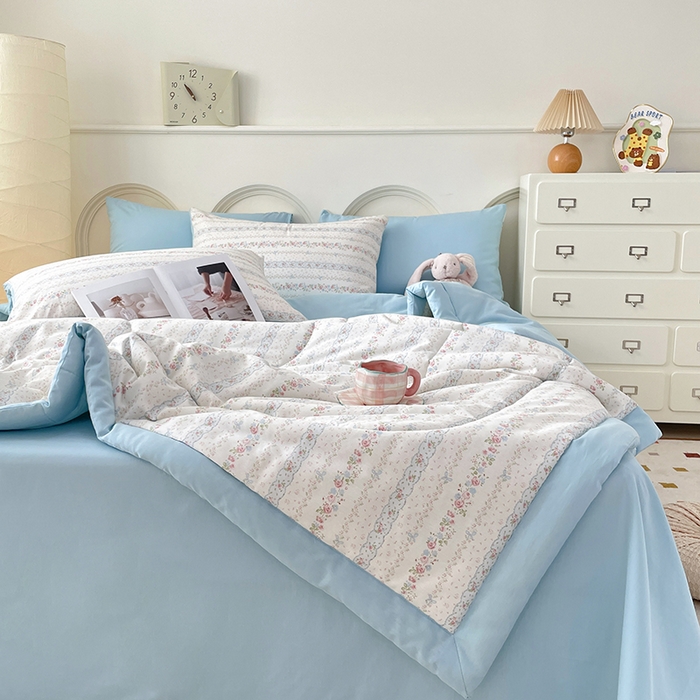 91家纺网 家纺一手货源 找家纺 梵克保罗 2025新款全棉夏被碎花卡通小清新简约纯棉夏凉被夏被四件套三件套 水苏花条纹