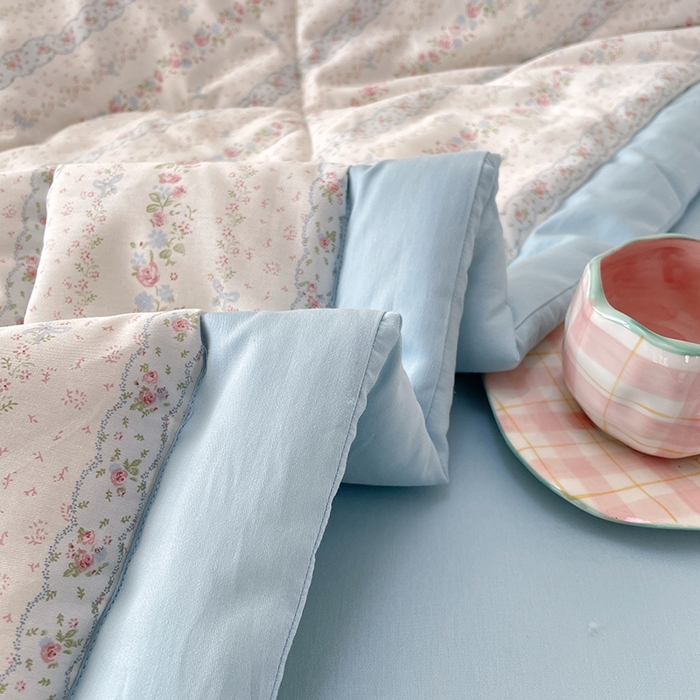 91家纺网 家纺一手货源 找家纺 梵克保罗 2025新款全棉夏被碎花卡通小清新简约纯棉夏凉被夏被四件套三件套 水苏花条纹