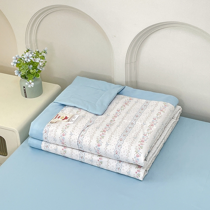 91家纺网 家纺一手货源 找家纺 梵克保罗 2025新款全棉夏被碎花卡通小清新简约纯棉夏凉被夏被四件套三件套 水苏花条纹