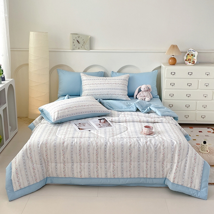 91家纺网 家纺一手货源 找家纺 梵克保罗 2025新款全棉夏被碎花卡通小清新简约纯棉夏凉被夏被四件套三件套 水苏花条纹