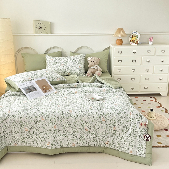 91家纺网 家纺一手货源 找家纺 梵克保罗 2025新款全棉夏被碎花卡通小清新简约纯棉夏凉被夏被四件套三件套 松鼠小鹿