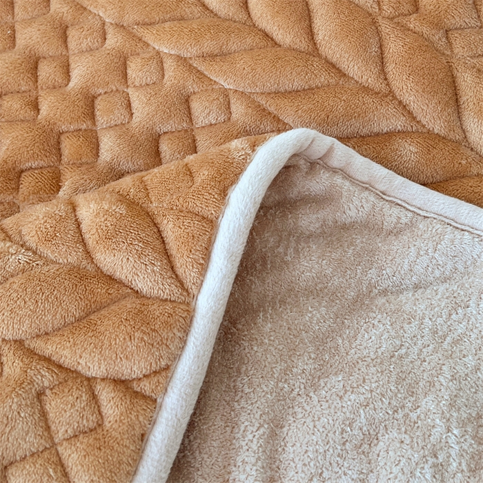 91家纺网 家纺一手货源 找家纺 梦舒羽 2025新款牛奶绒夹棉床笠床单床盖床护垫保护罩三件套花边枕套-轻奢 轻奢款-奶茶咖