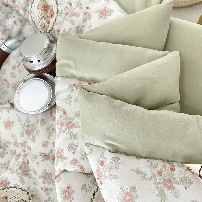 91家纺网 家纺一手货源 找家纺 梵克保罗 2025新款全棉夏被碎花卡通小清新简约纯棉夏凉被夏被四件套三件套 碎花小熊