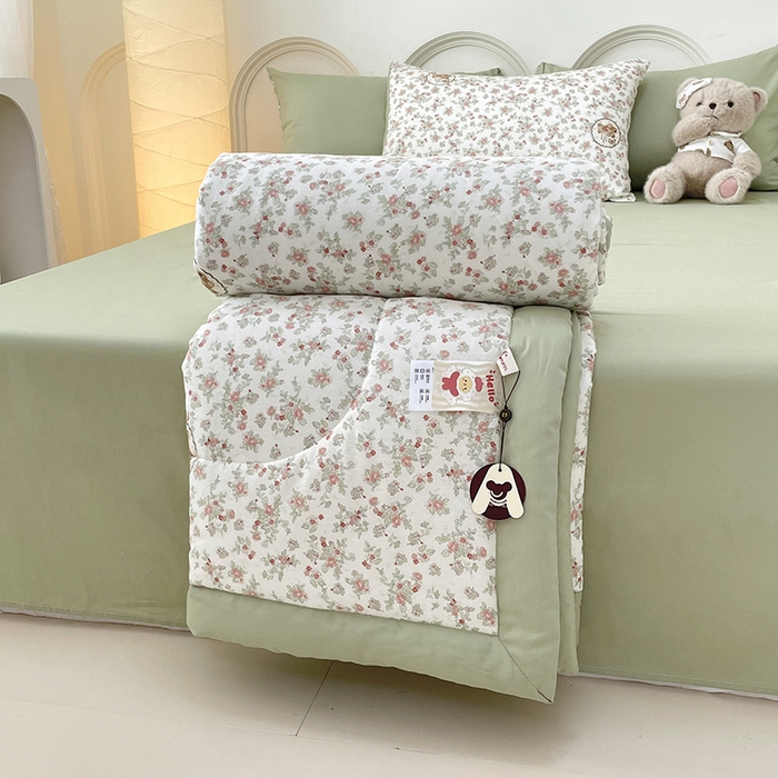 91家纺网 家纺一手货源 找家纺 梵克保罗 2025新款全棉夏被碎花卡通小清新简约纯棉夏凉被夏被四件套三件套 碎花小熊