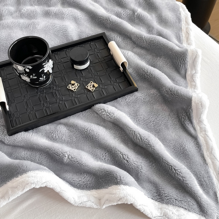 91家纺网 家纺一手货源 找家纺 梵克保罗 2025新款仿兔毛泡泡绒牛奶绒毛毯盖毯包边毛毯 银灰