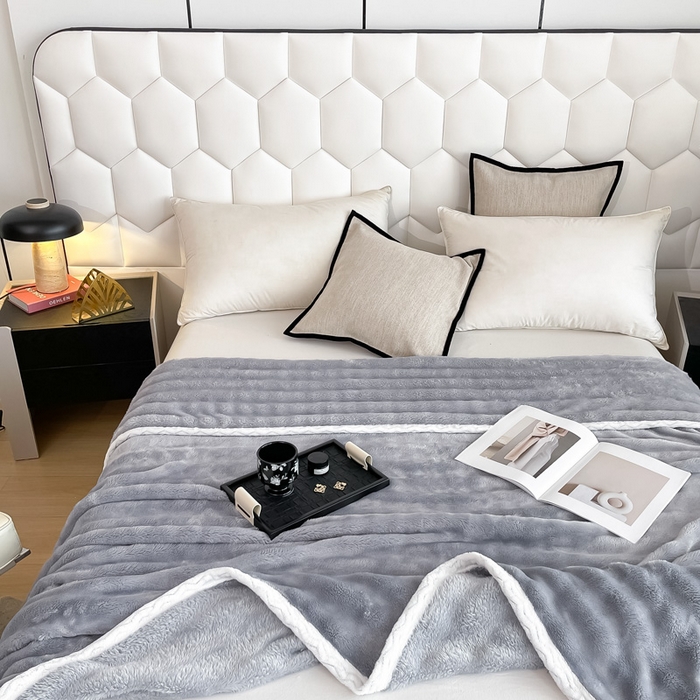 91家纺网 家纺一手货源 找家纺 梵克保罗 2025新款仿兔毛泡泡绒牛奶绒毛毯盖毯包边毛毯 银灰