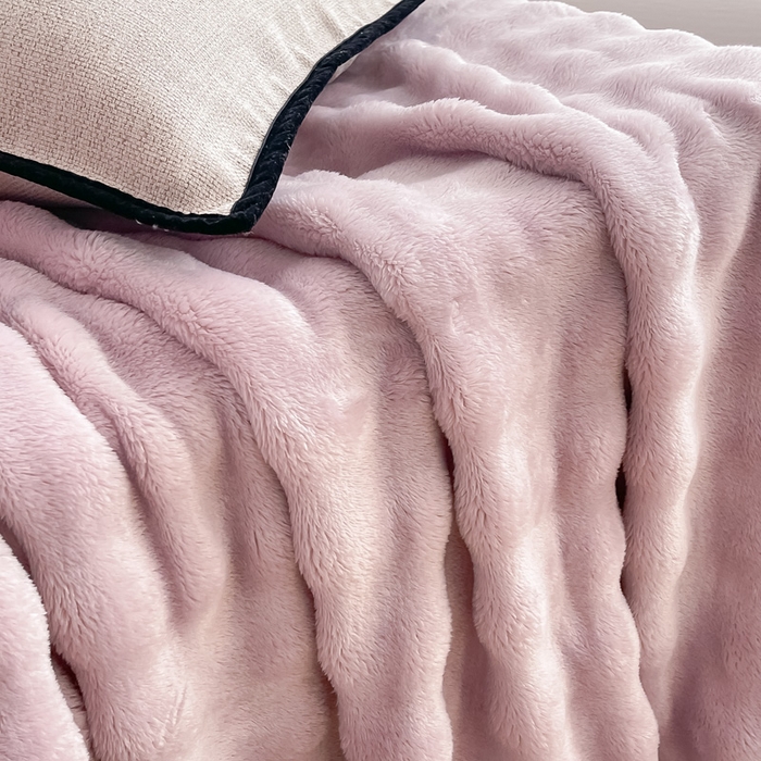 91家纺网 家纺一手货源 找家纺 梵克保罗 2025新款仿兔毛泡泡绒牛奶绒毛毯盖毯包边毛毯 香芋紫