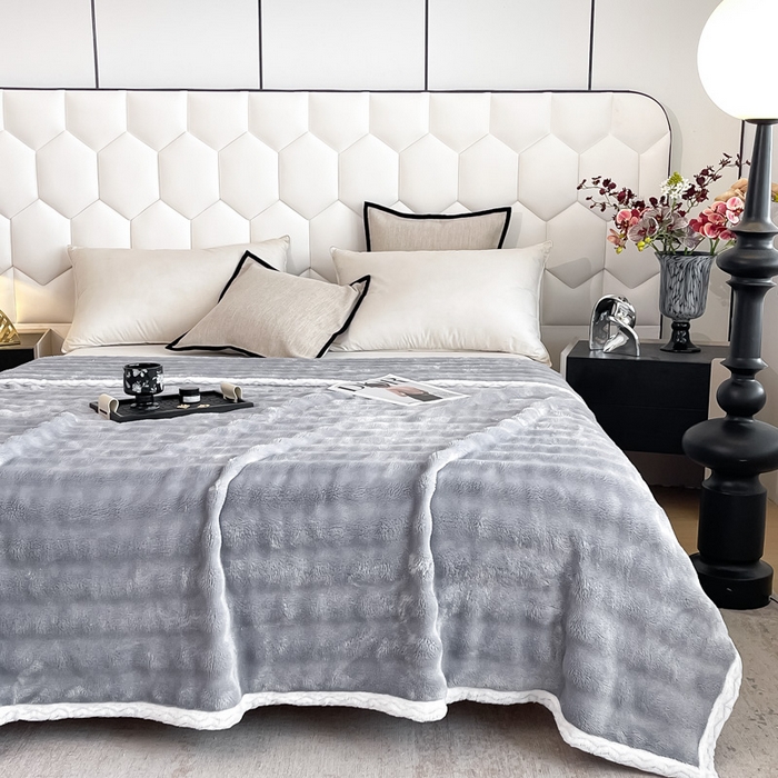 91家纺网 家纺一手货源 找家纺 梵克保罗 2025新款仿兔毛泡泡绒牛奶绒毛毯盖毯包边毛毯 银灰