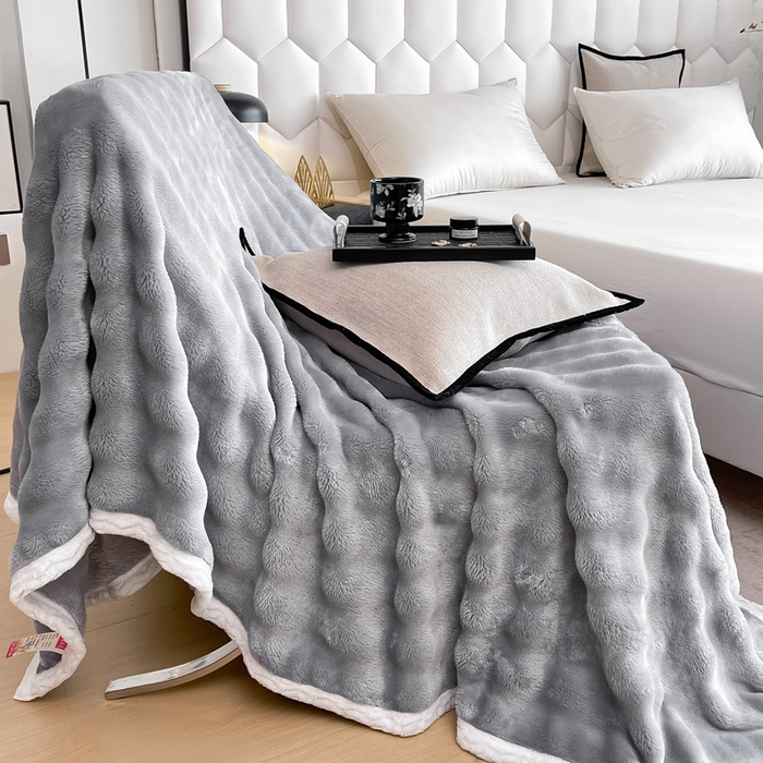 91家纺网 家纺一手货源 找家纺 梵克保罗 2025新款仿兔毛泡泡绒牛奶绒毛毯盖毯包边毛毯 银灰